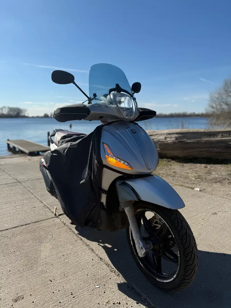 Piaggio Beverly 350 Sport Touring ABS/ASR Gri - 2