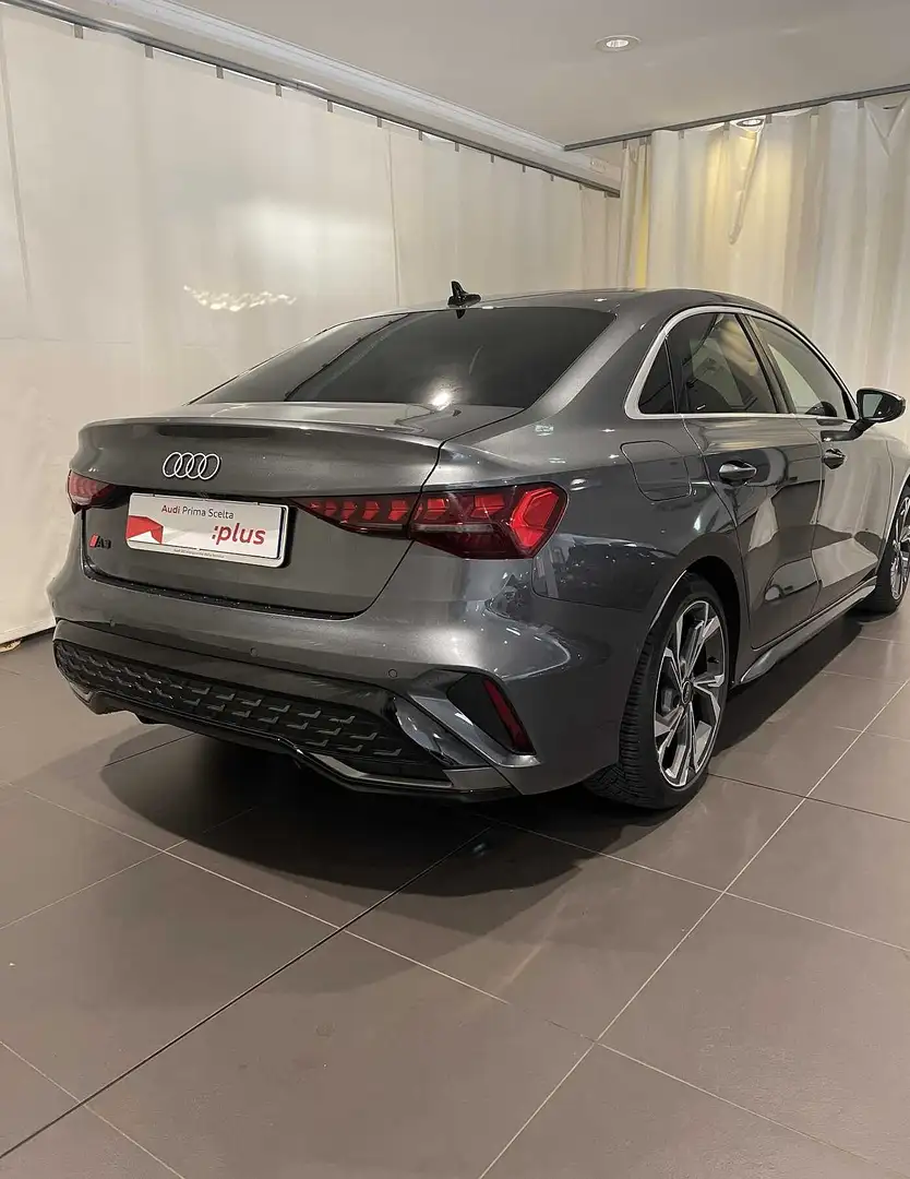 Audi A3 4ª serie Sedan 35 TDI S tronic S line edition Grau - 2
