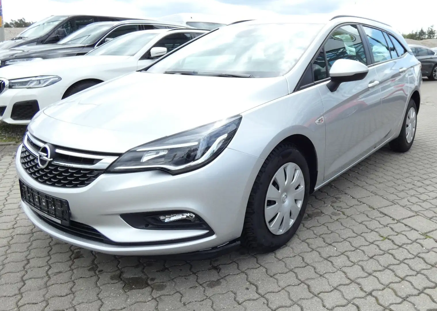 Opel Astra 1.0 Sports Tourer Edition Navi PDC S&S Silber - 1