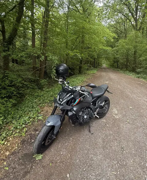 Yamaha MT-09 - foto 2