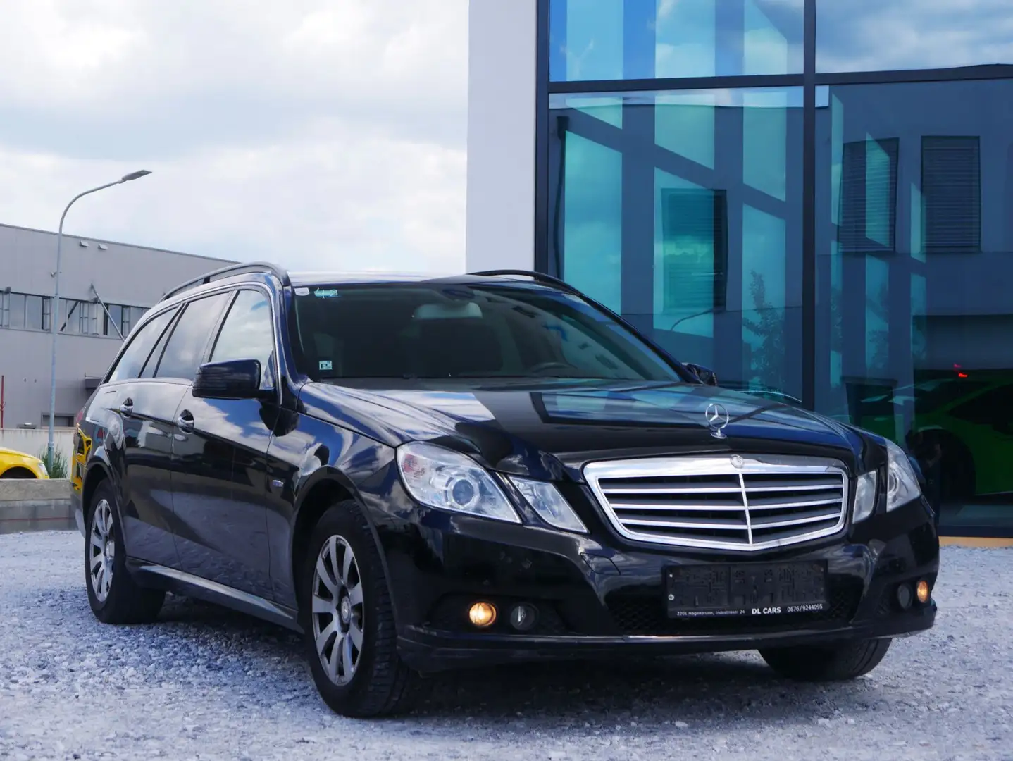Mercedes-Benz E 220 T Classic CDI Zwart - 2