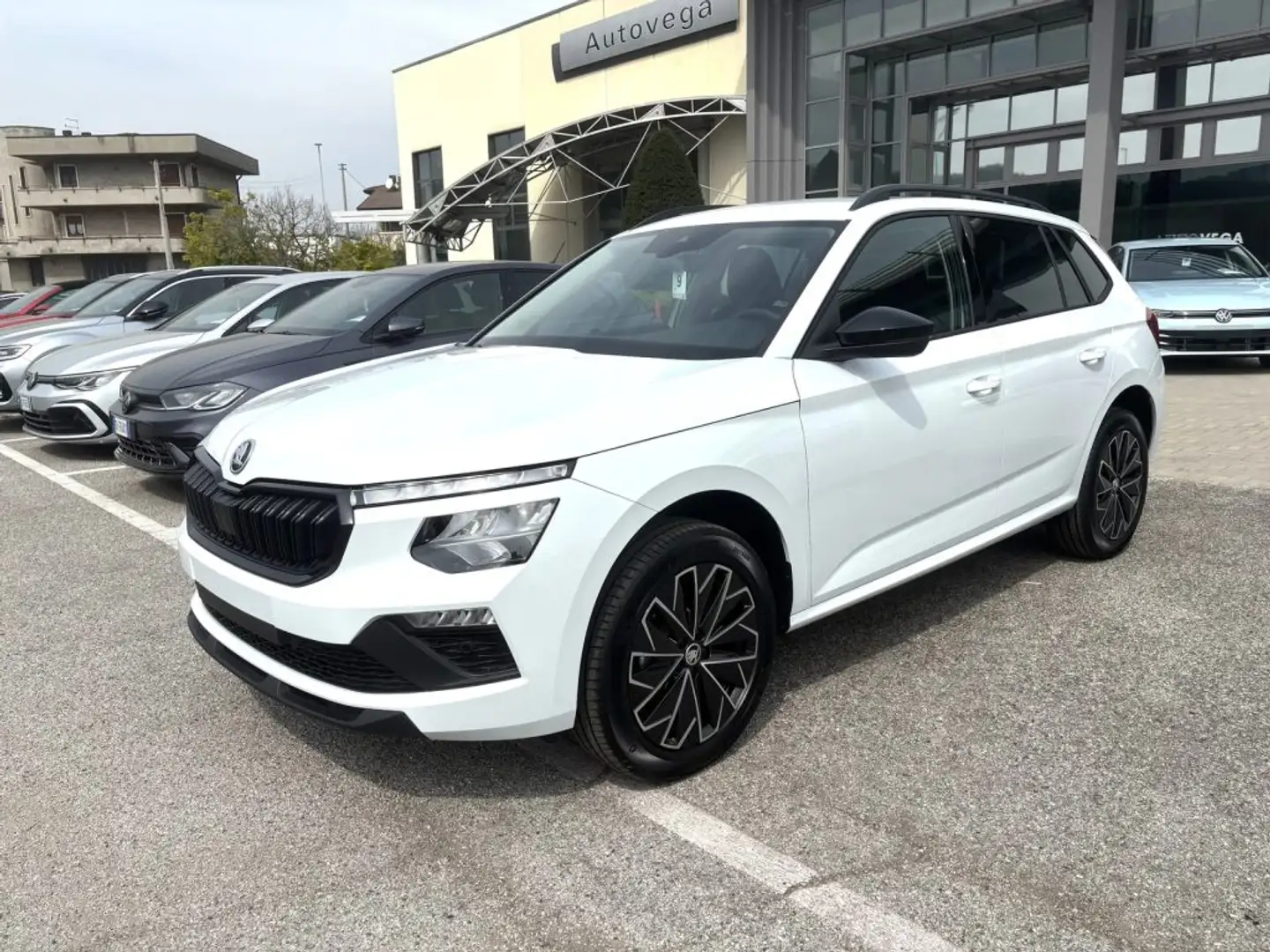Skoda Kamiq 1.0 tsi black dots 95cv Bianco - 1