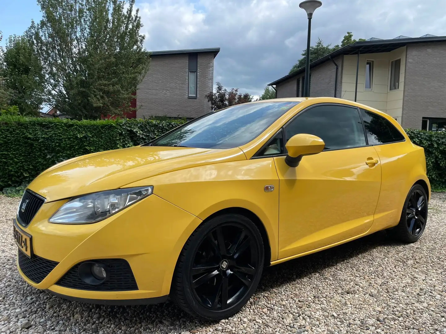 SEAT Ibiza SC 1.4 Sport-up Amarillo - 1
