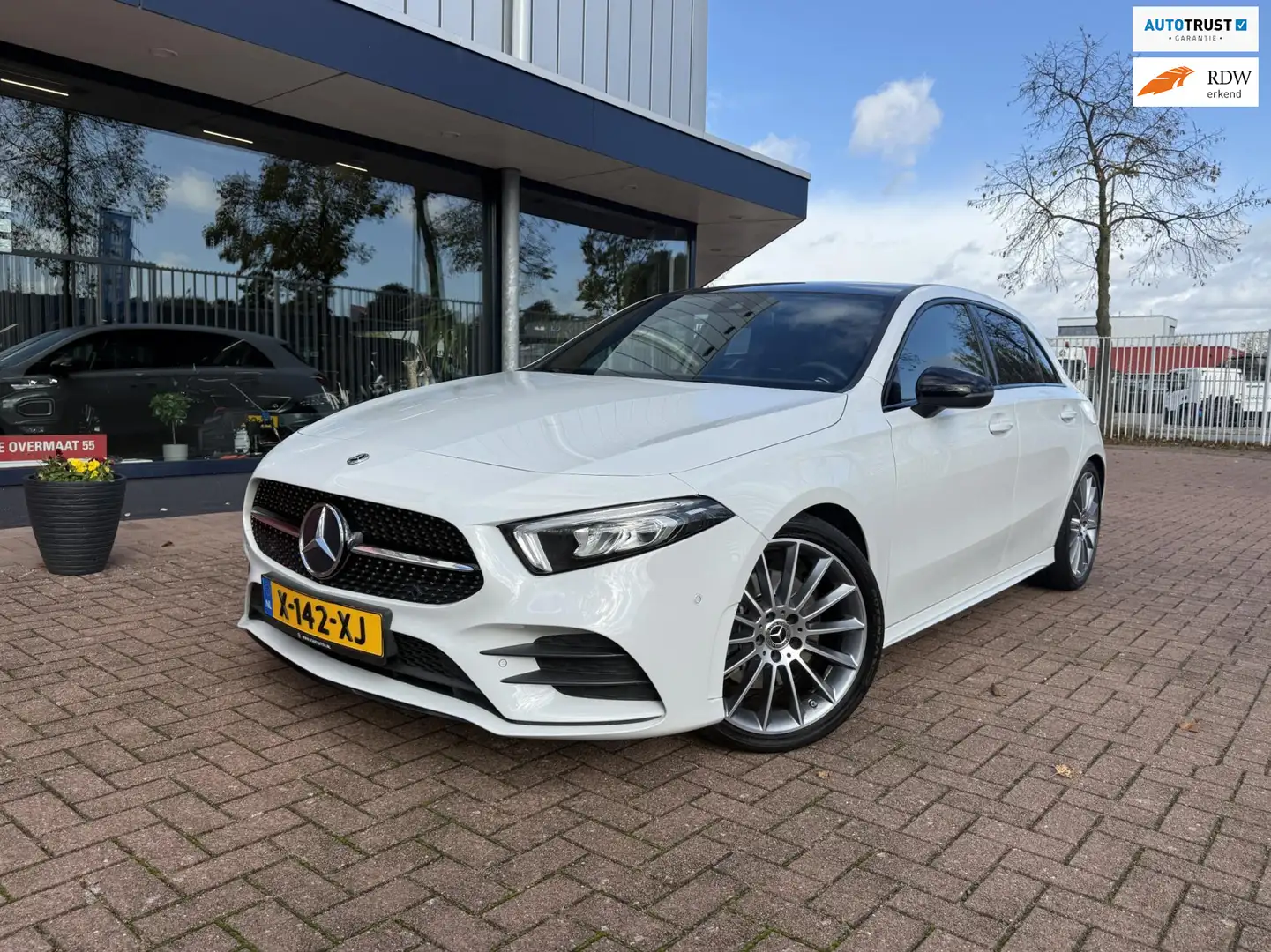 Mercedes-Benz A 220 4MATIC | AMG | Pano | Sfeer | LED Wit - 1