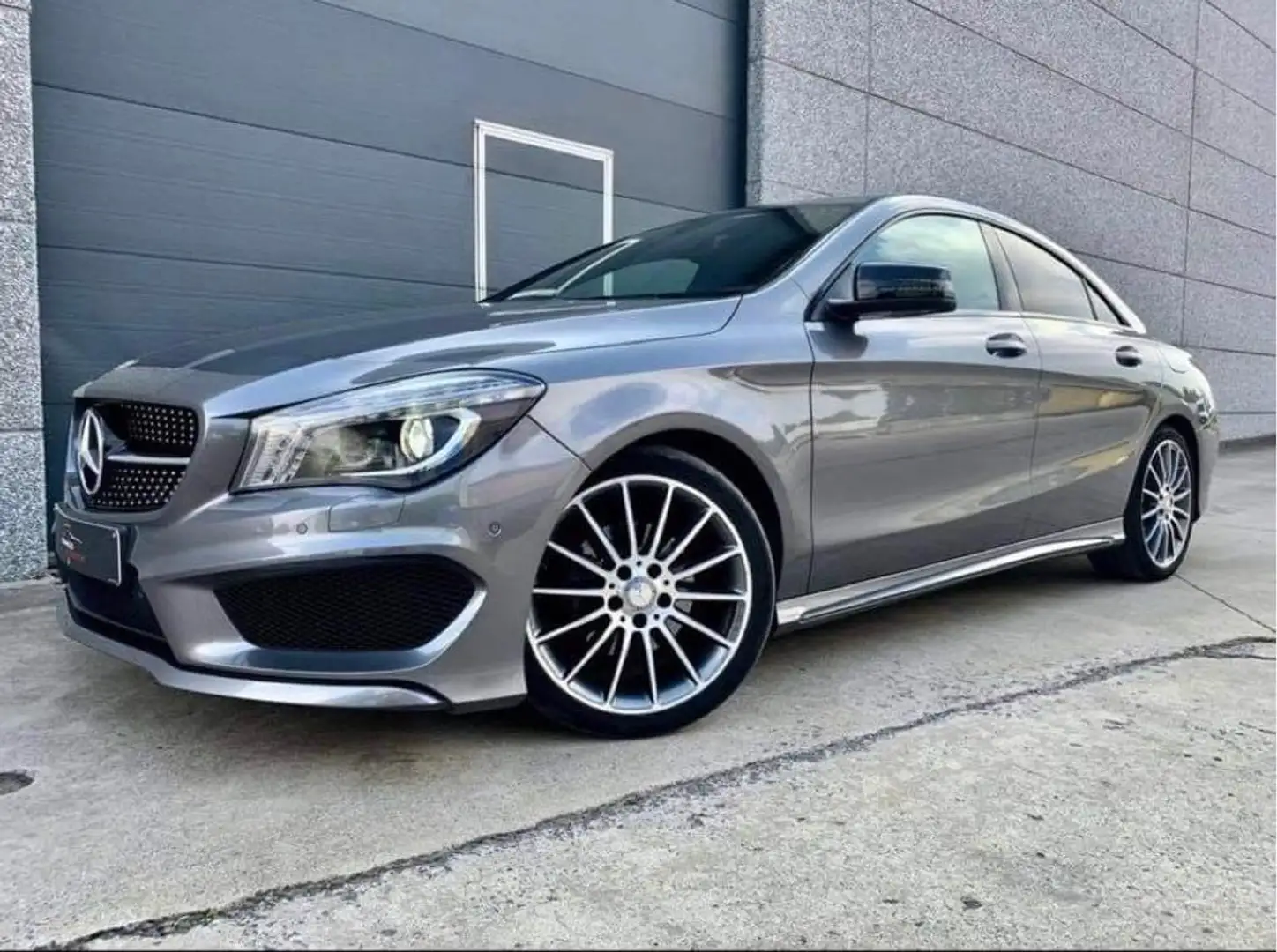 Mercedes-Benz CLA 180 CLA Shooting Brake 180 AMG Line Gris - 1