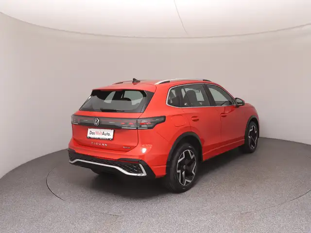 Volkswagen Tiguan view 4