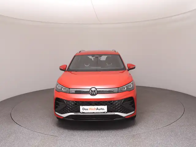 Volkswagen Tiguan view 3