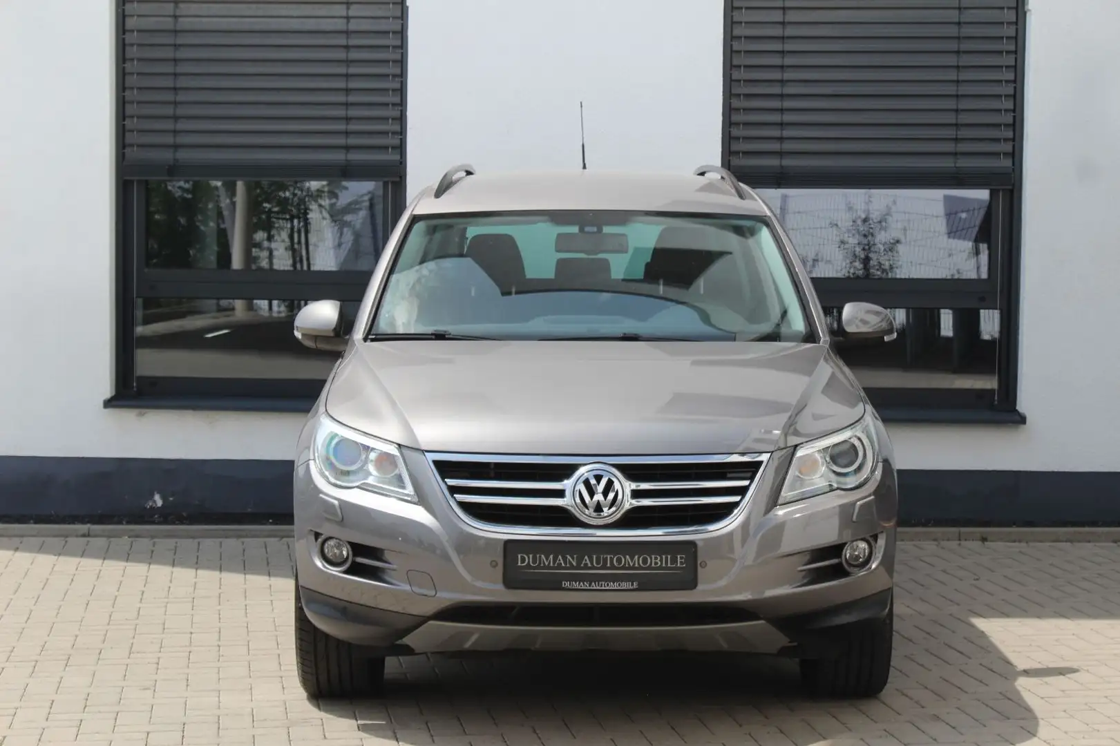 Volkswagen Tiguan 2.0 TDI 4-MOTION Track & Field AHK NAVI Grijs - 2