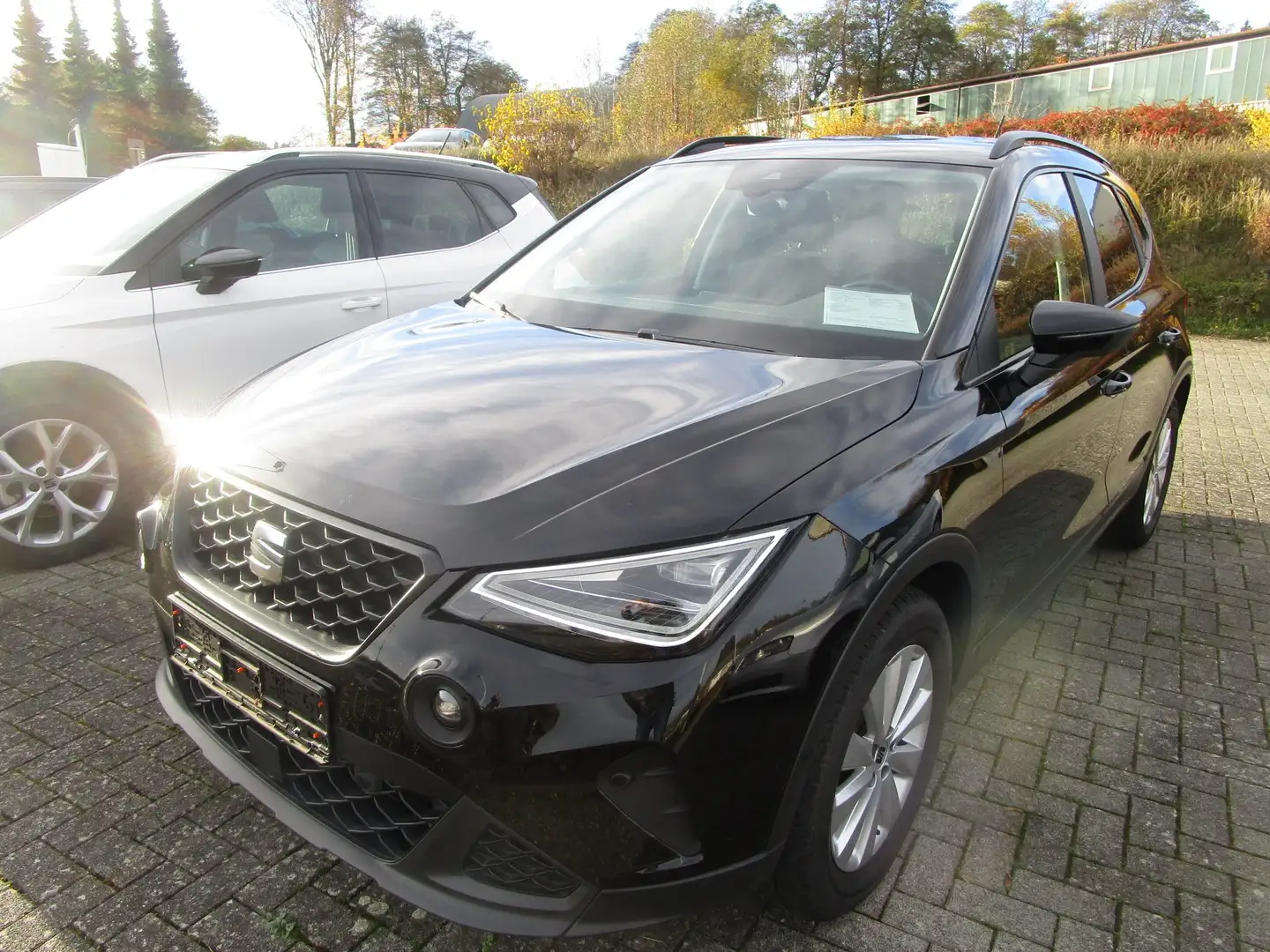 SEAT Arona 1.0 TSI Style 7-Gang DSG Schwarz - 2