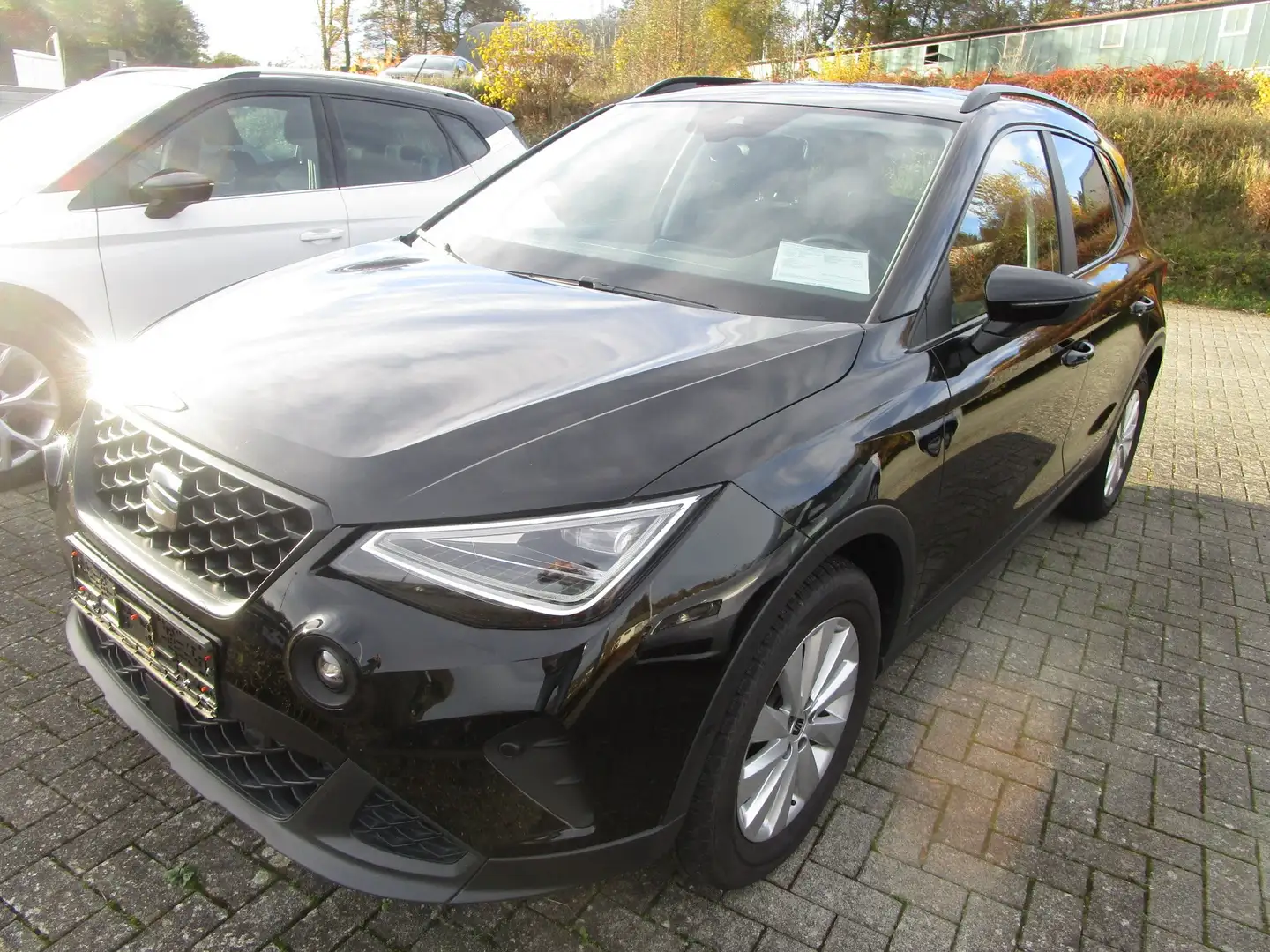 SEAT Arona 1.0 TSI Style 7-Gang DSG Schwarz - 1