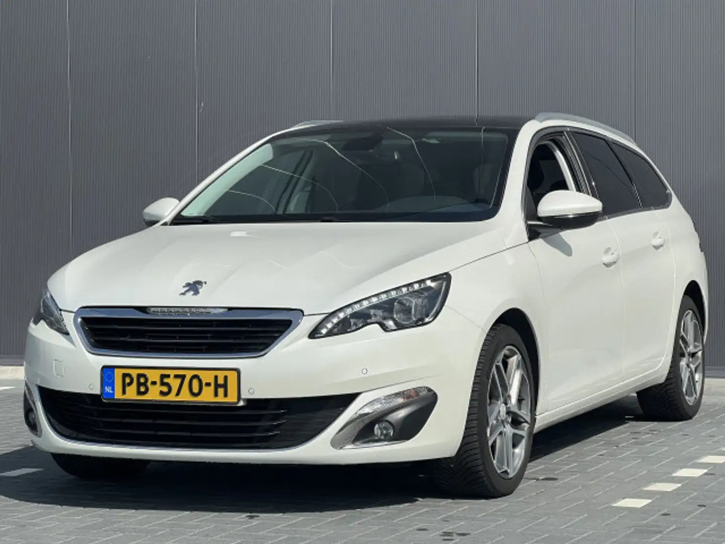 Peugeot 308 1.2 PureTech Allure | nieuwe apk Wit - 1