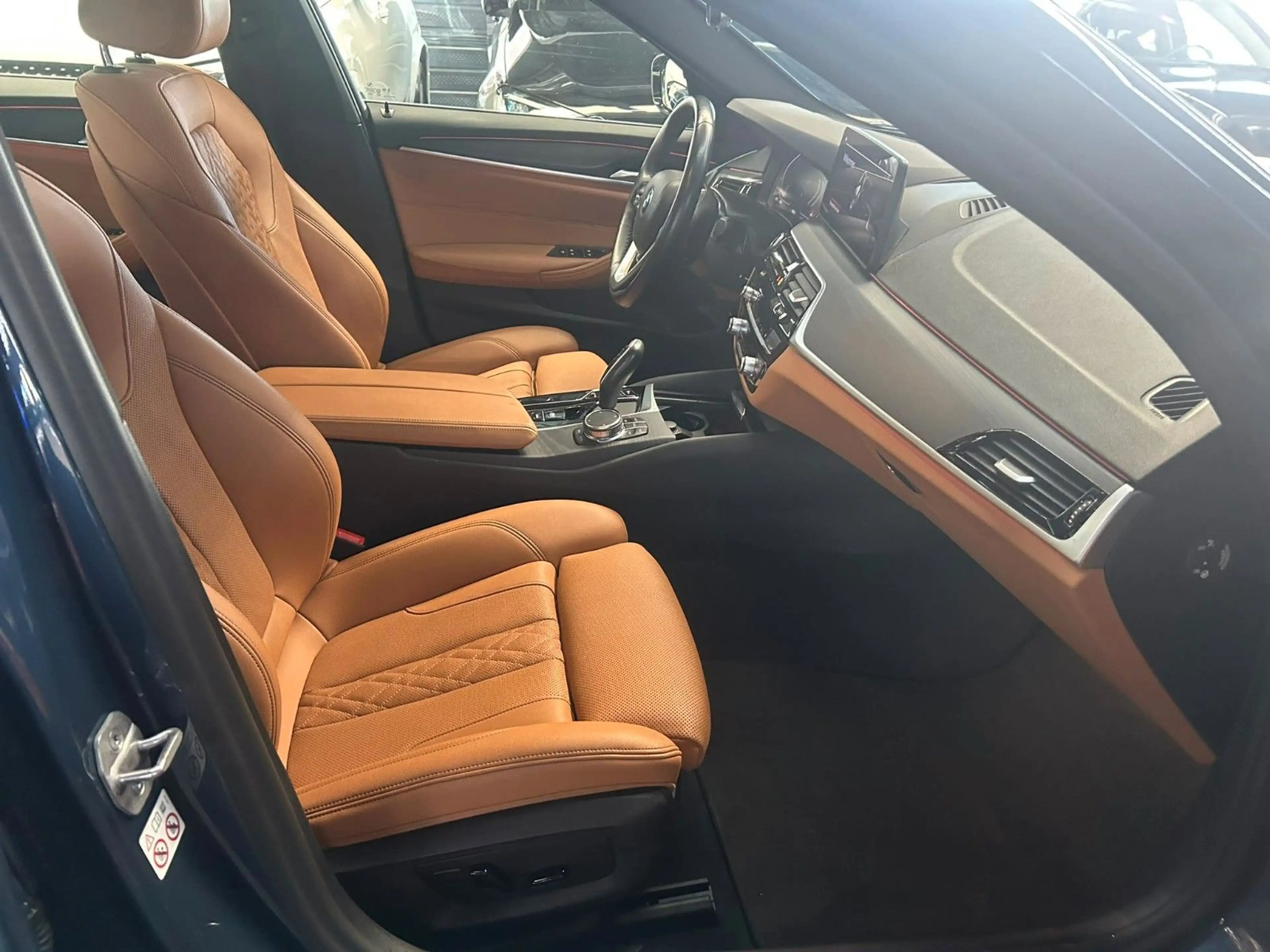 BMW 530 d xDrive*HEAD-UP*GLASDACH*LASER*AMBIENTE* — photo 6
