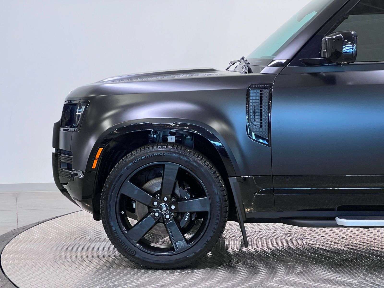 2023 Land Rover Defender P525 V8 | FULL MATTE WRAP thumb 9