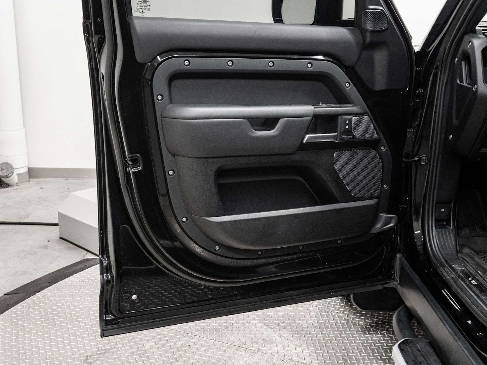 2023 Land Rover Defender P525 V8 | FULL MATTE WRAP thumb 26