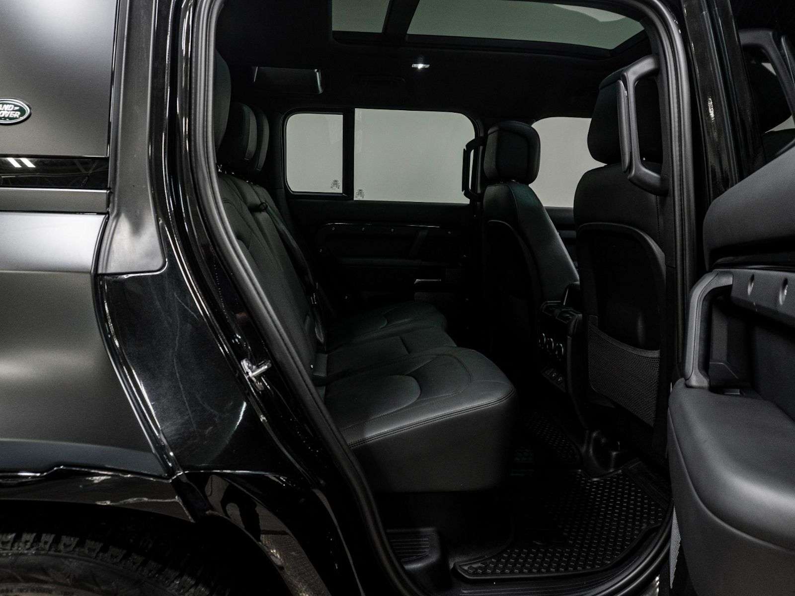 2023 Land Rover Defender P525 V8 | FULL MATTE WRAP thumb 22
