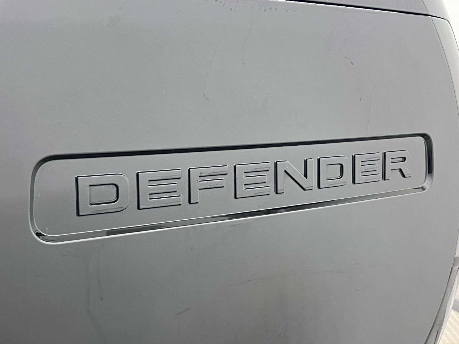 2023 Land Rover Defender P525 V8 | FULL MATTE WRAP thumb 11