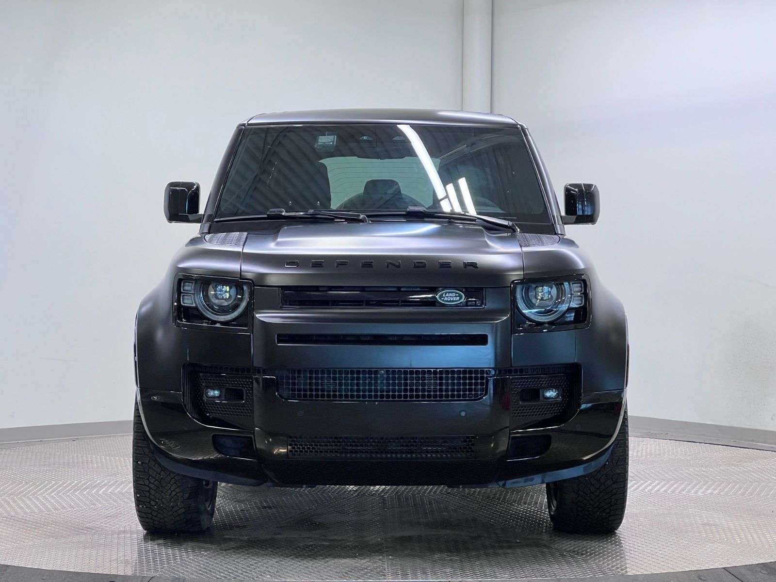 2023 Land Rover Defender P525 V8 | FULL MATTE WRAP thumb 8
