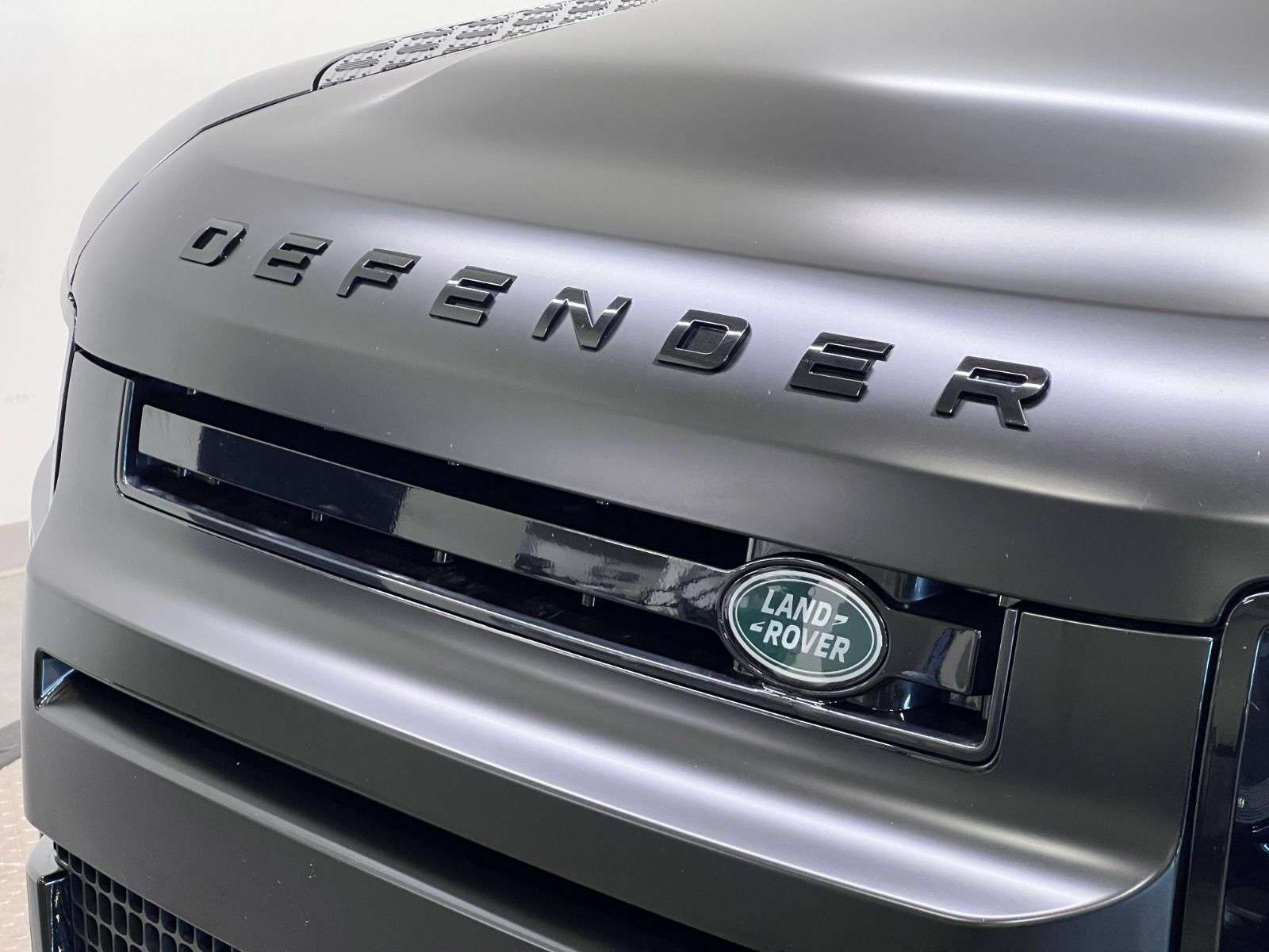 2023 Land Rover Defender P525 V8 | FULL MATTE WRAP thumb 10