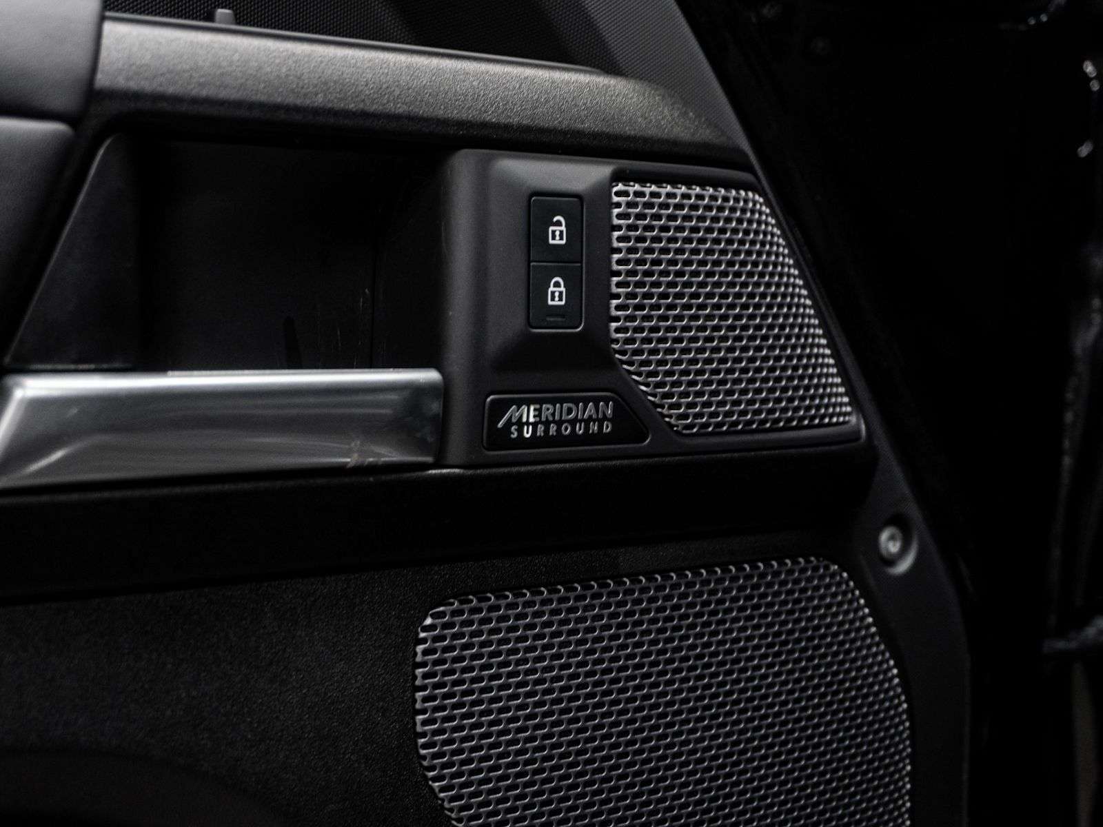 2023 Land Rover Defender P525 V8 | FULL MATTE WRAP thumb 28
