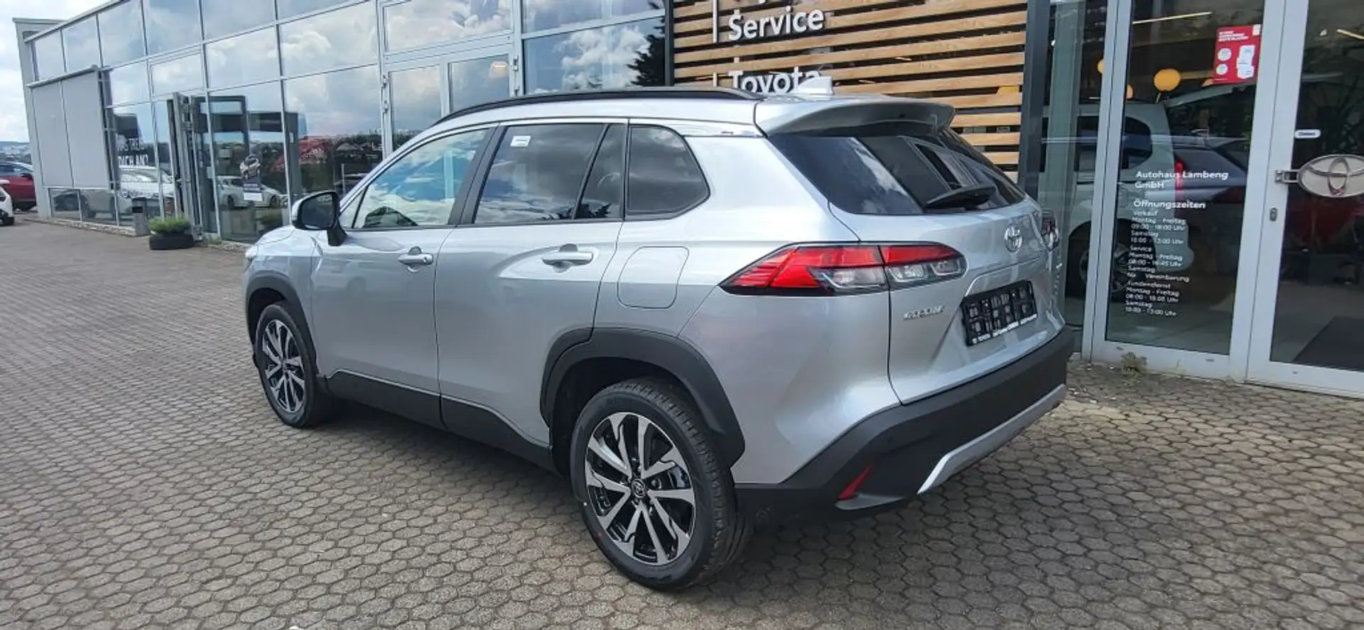 Toyota Corolla Cross Hybrid 2.0 VVT-i Team Deutschland Silber - 2
