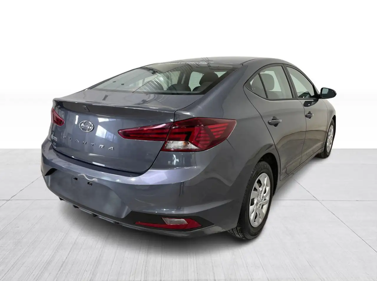 Hyundai ELANTRA снимка Hyundai ELANTRA