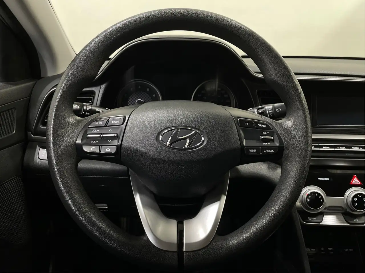Hyundai ELANTRA снимка Hyundai ELANTRA