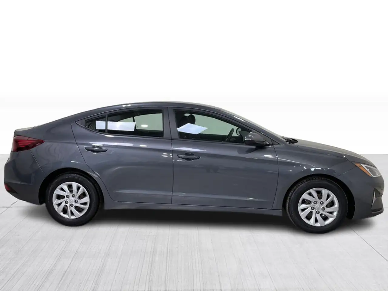 Hyundai ELANTRA снимка Hyundai ELANTRA