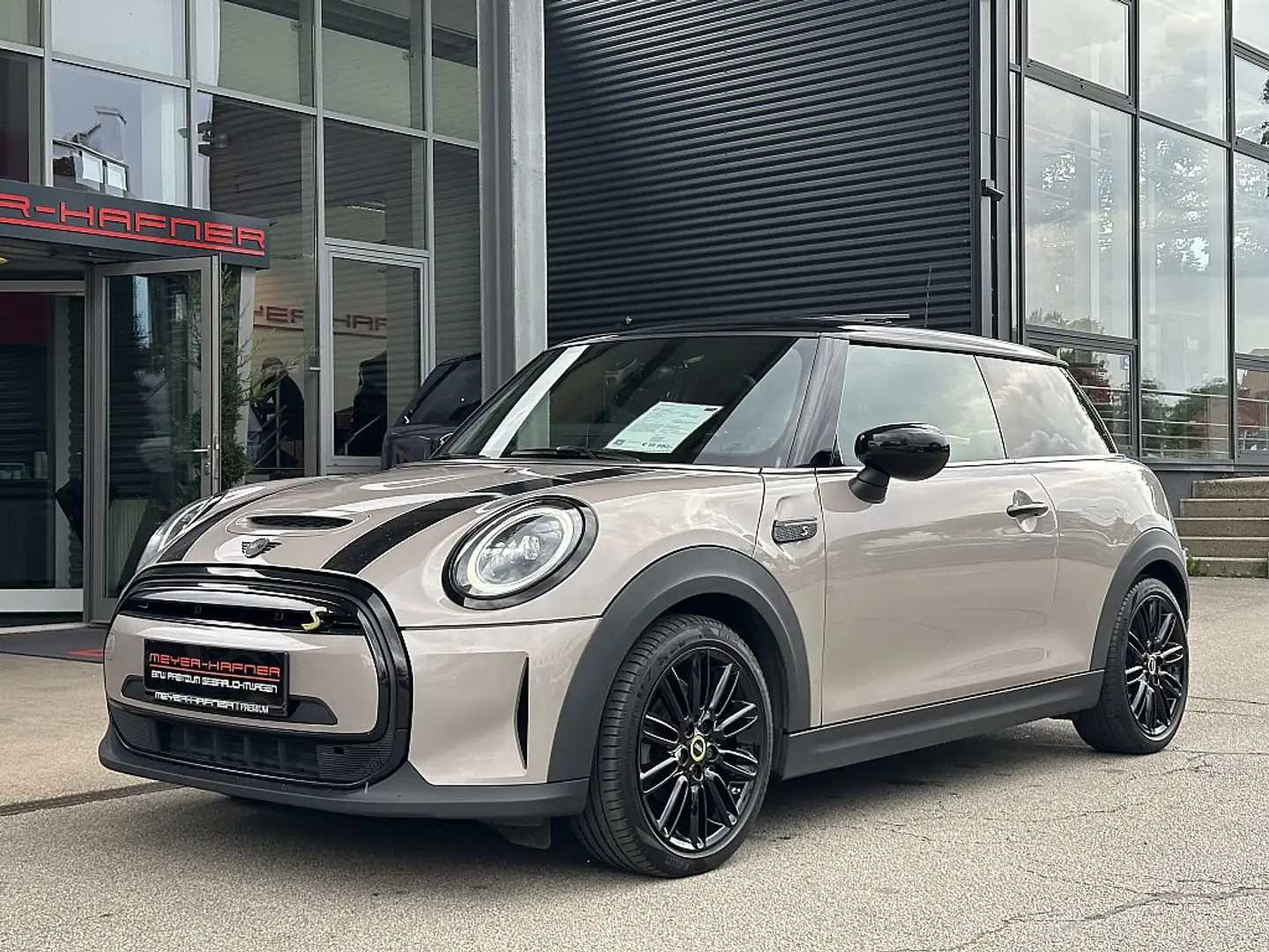 MINI Cooper S MINI Cooper SE 32,6kWh Aut. / Pano / LED / SZH ... Grau - 2