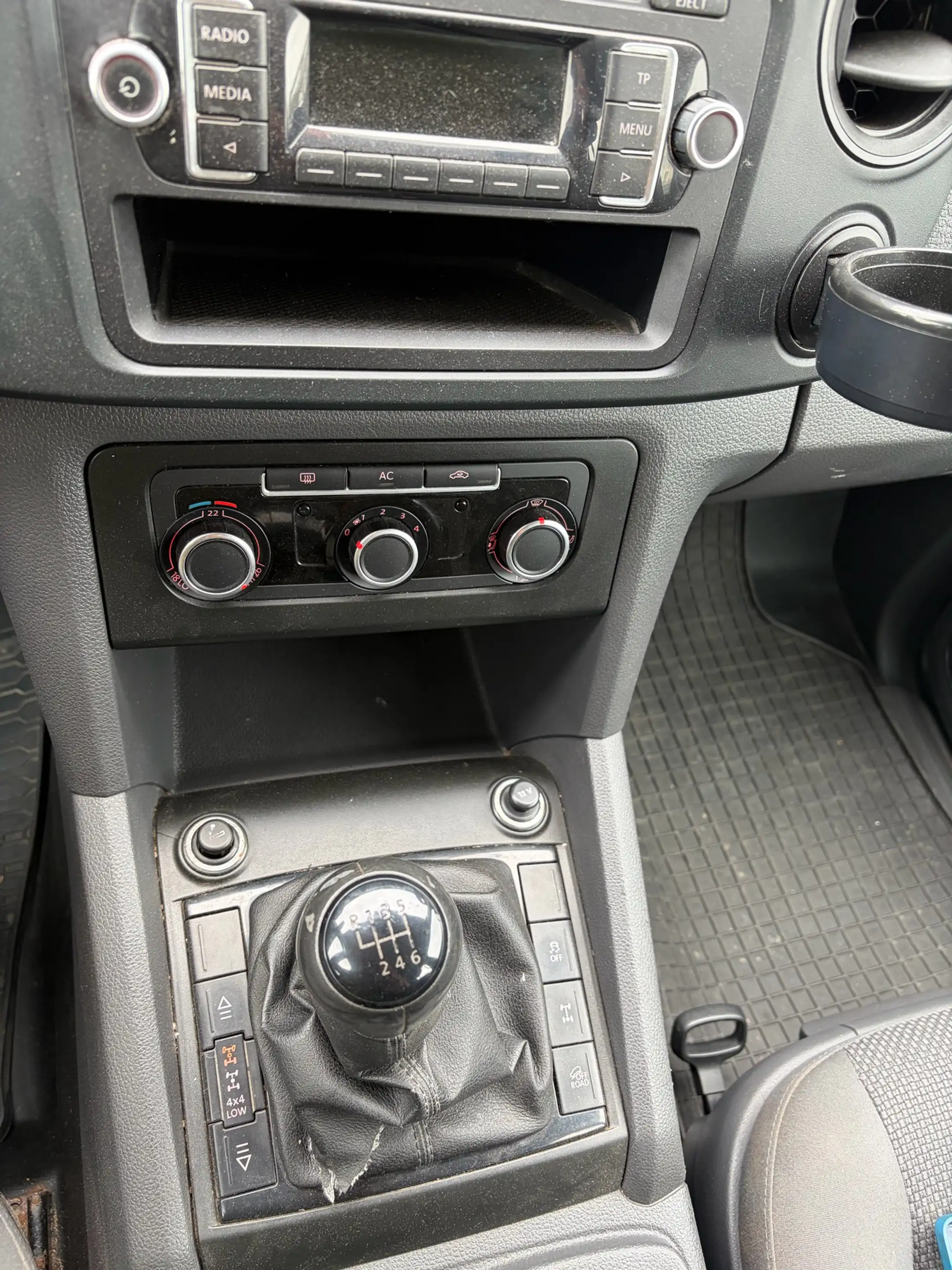Volkswagen Amarok DoubleCab Startline BiTDI — photo 8