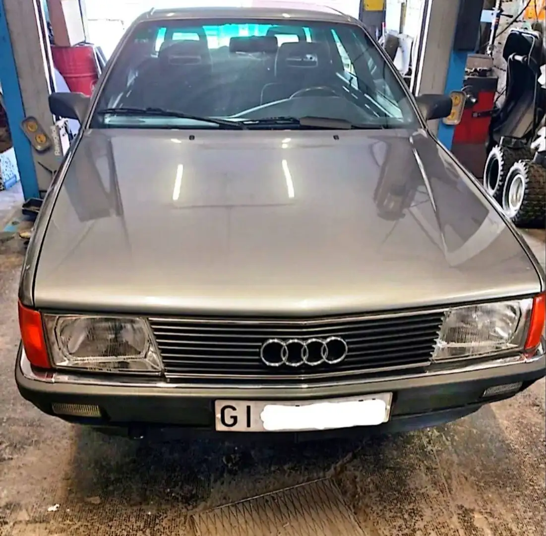 Audi 100 Avant 2.2 E - 1