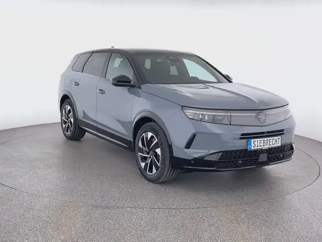 Opel Grandland view 3