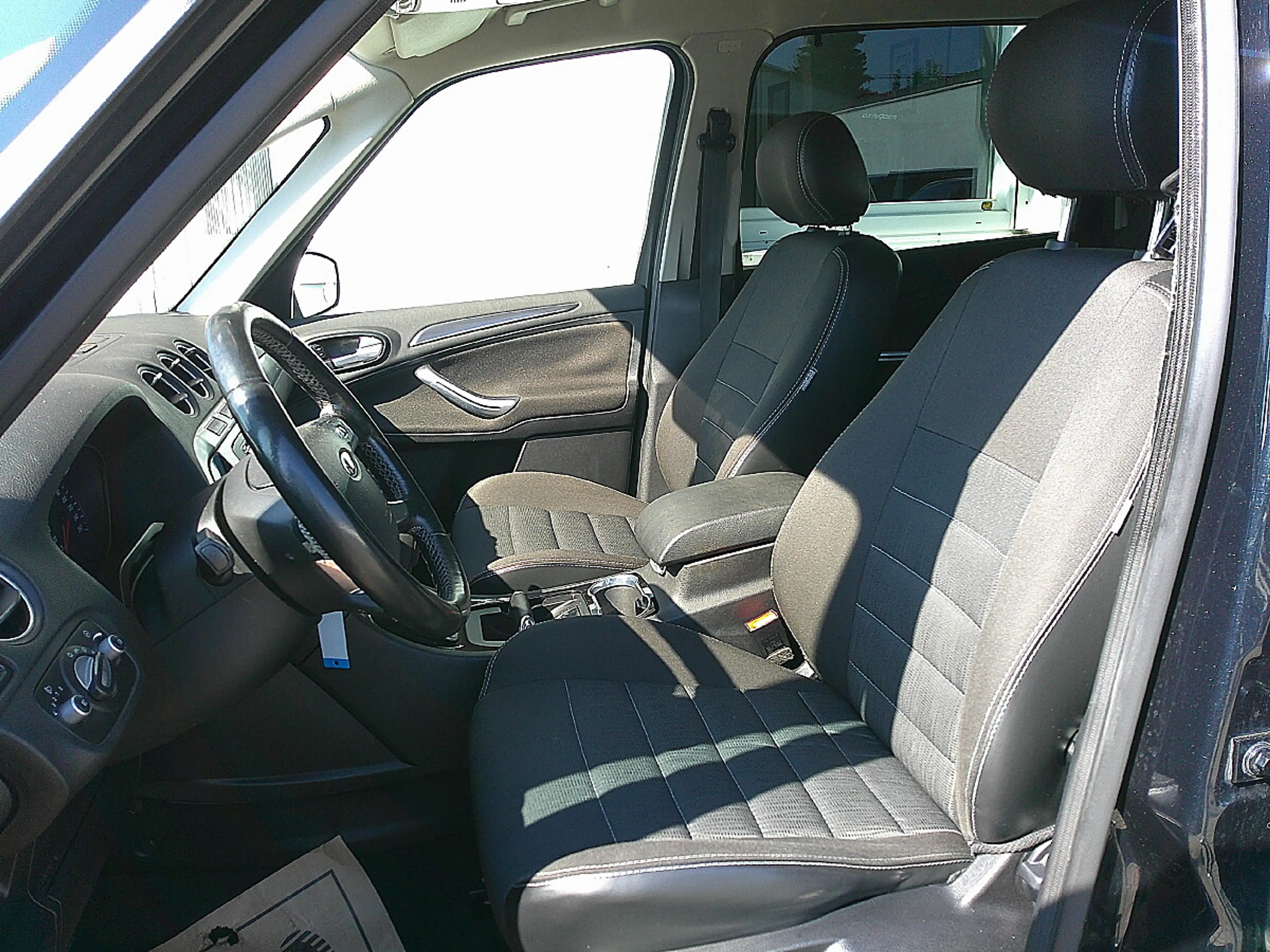 Ford Galaxy Titanium 2,0 TDCi DPF Aut. — photo 10