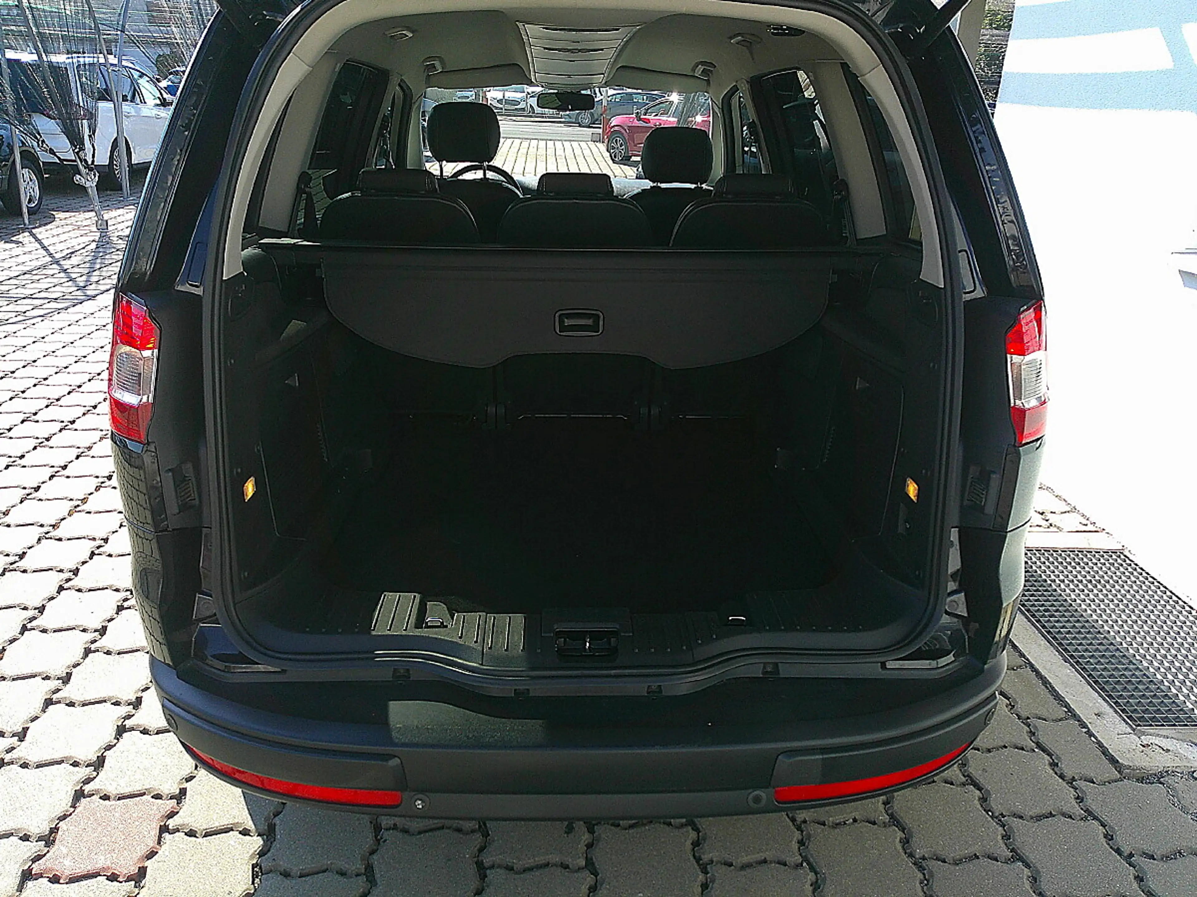 Ford Galaxy Titanium 2,0 TDCi DPF Aut. — photo 4