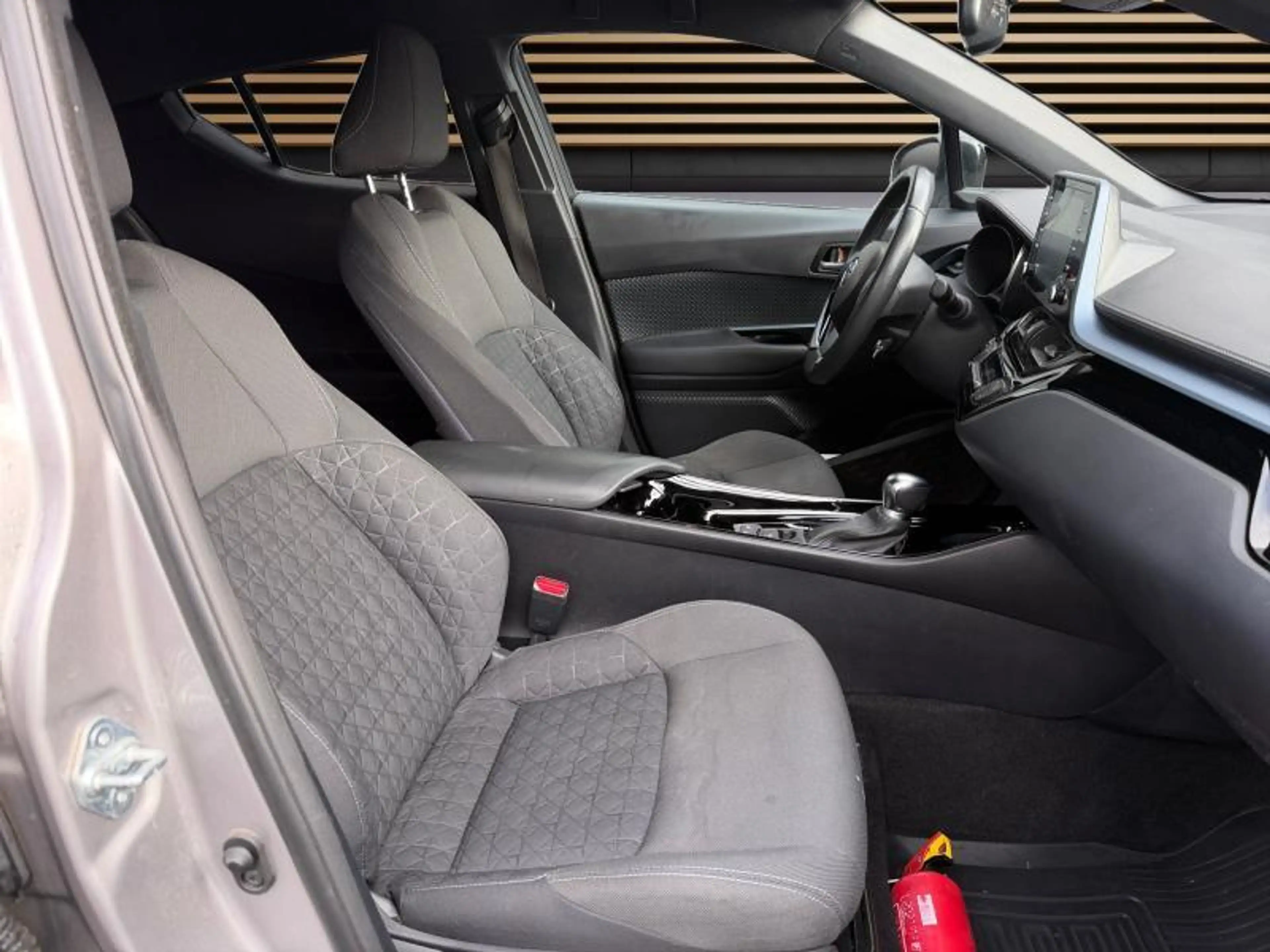 Toyota C-HR C-LUB BI-TONE — photo 11
