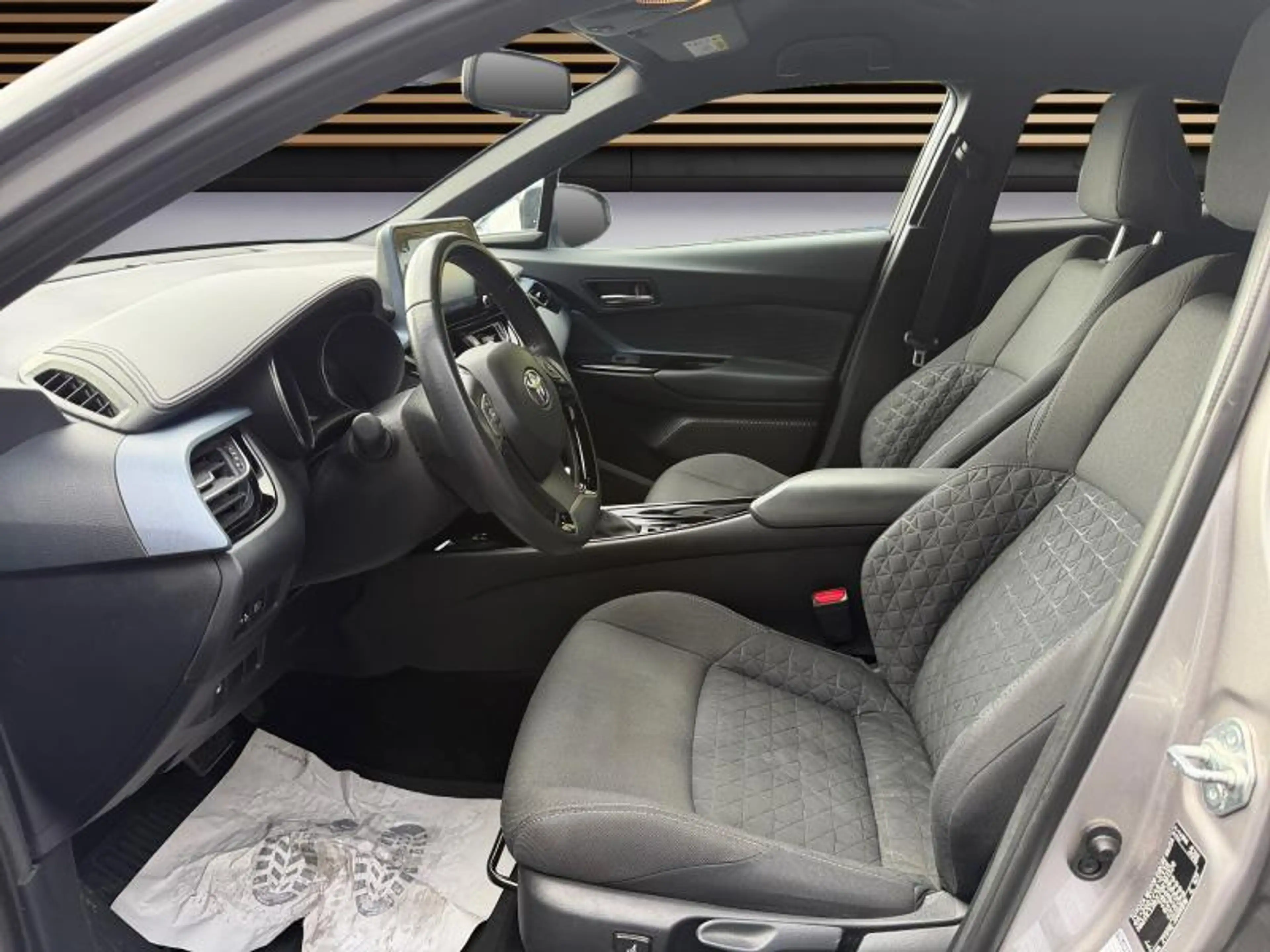 Toyota C-HR C-LUB BI-TONE — photo 10