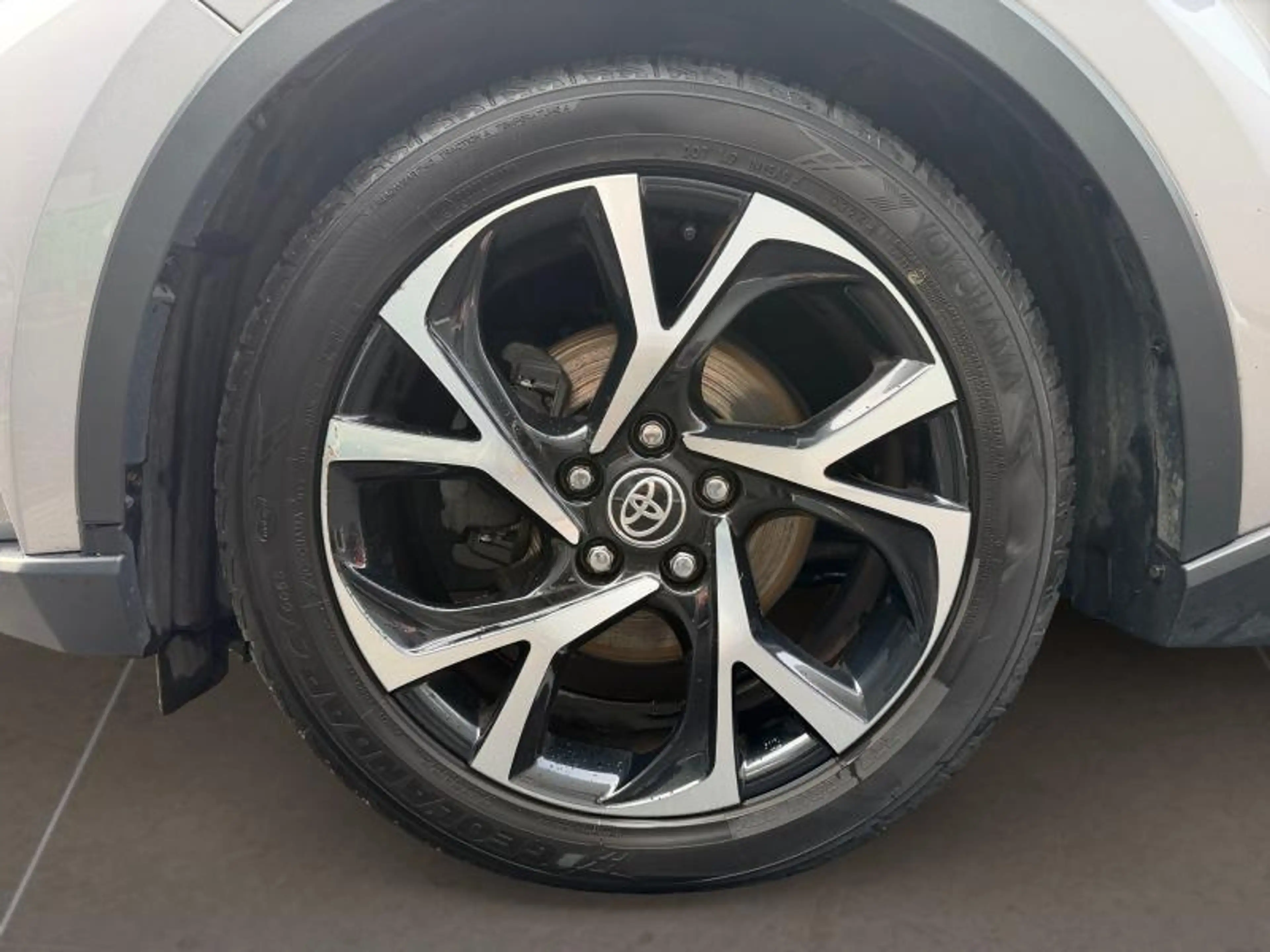 Toyota C-HR C-LUB BI-TONE — photo 2