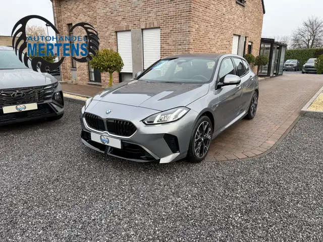 BMW 120 i M SPORT 170PK AUTOMAAT VERW/ZET AR/CAM *4040KM*