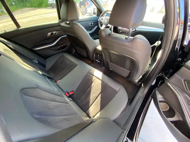 BMW 3 Series view 11