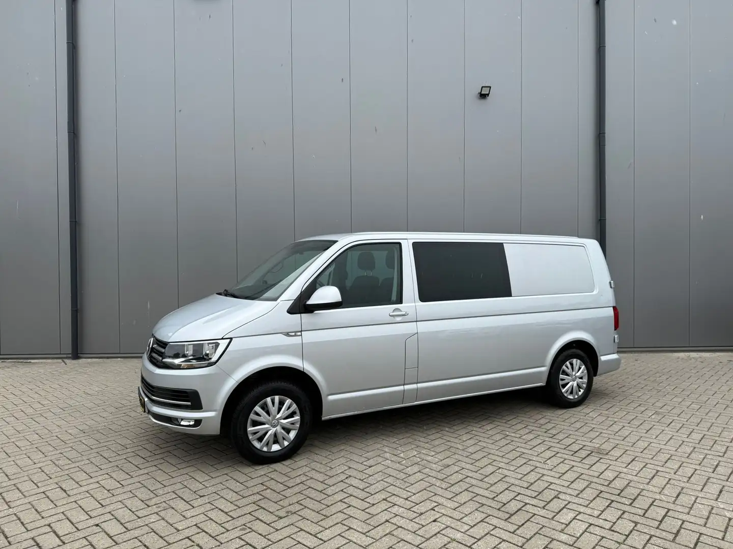 Volkswagen Transporter 2.0 TDI L2H1 DC Highline - 1