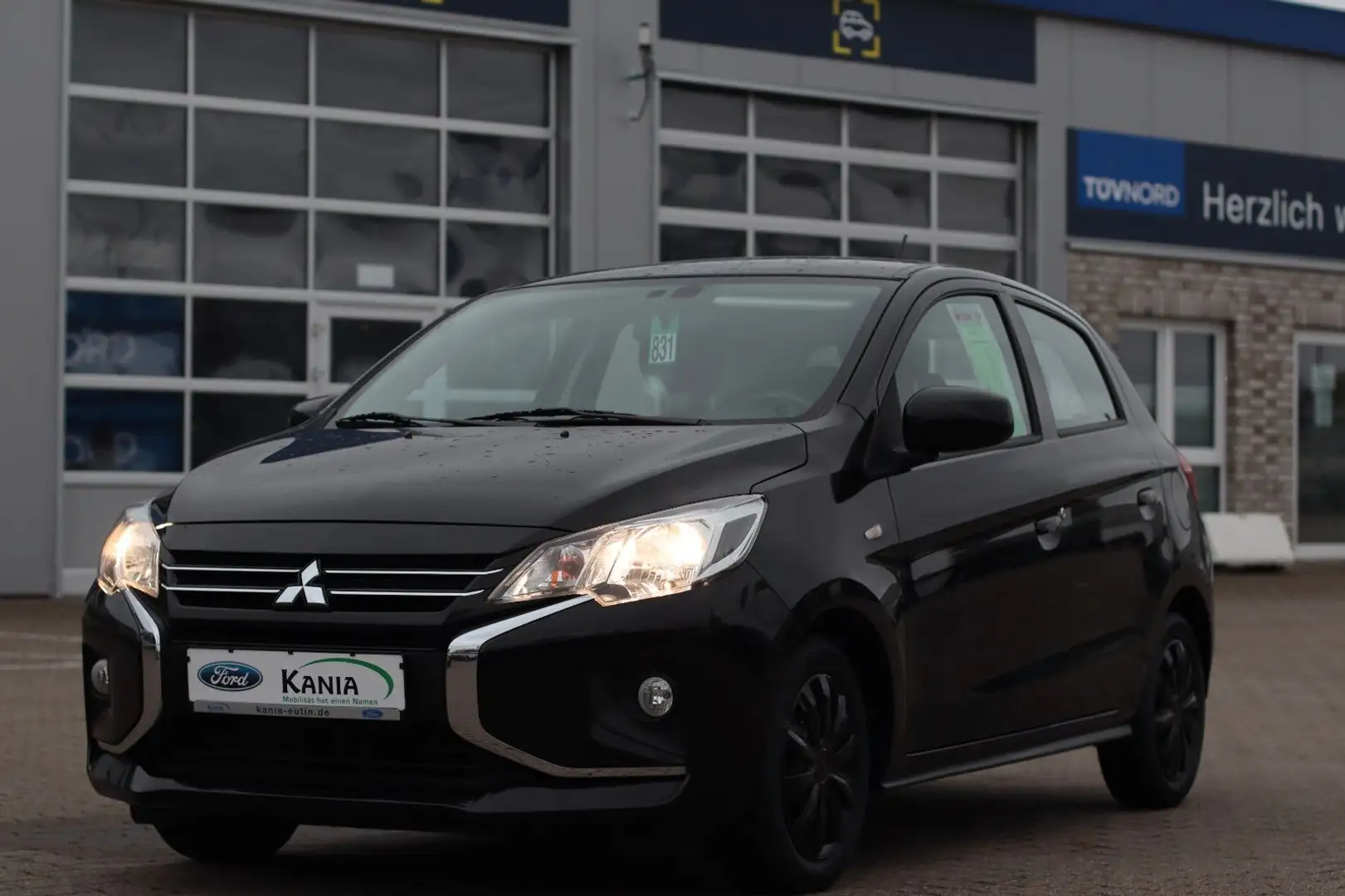 Mitsubishi Space Star Select Schwarz - 2