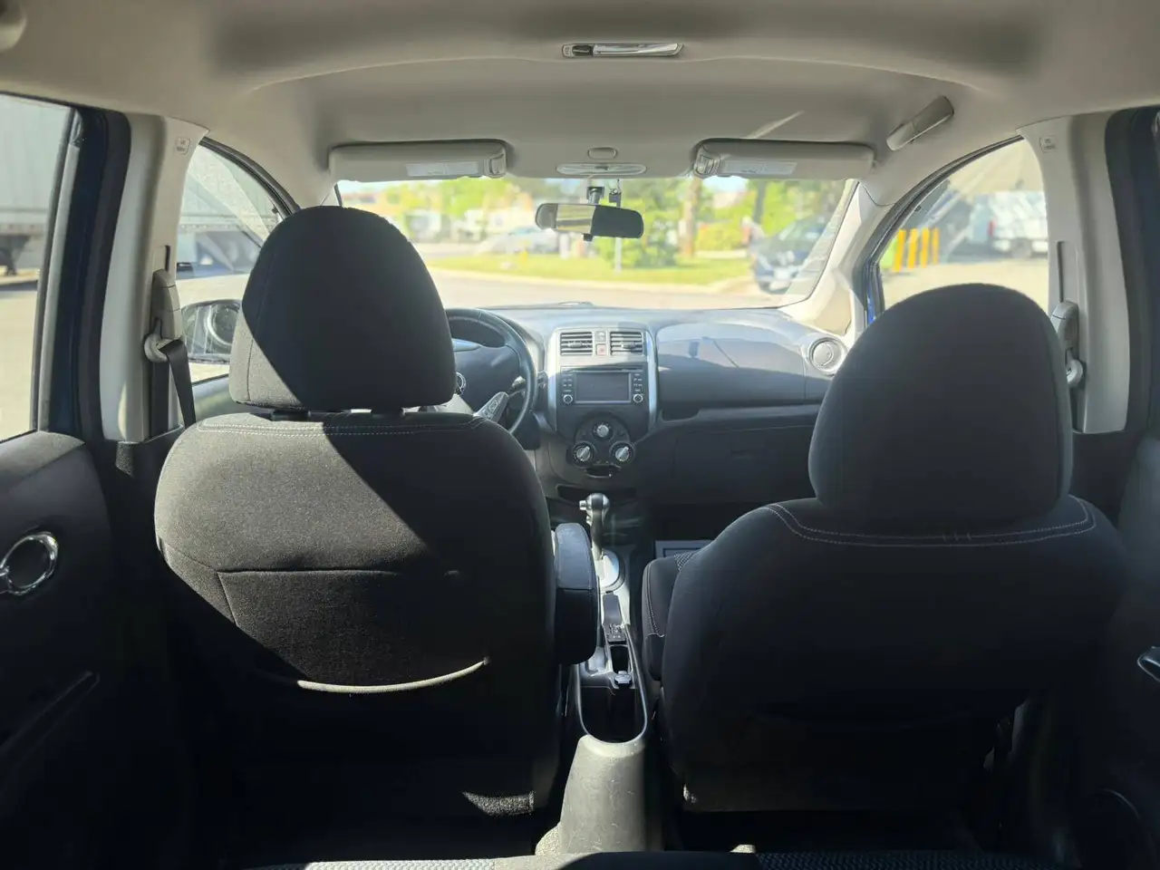 Nissan Versa снимка Nissan Versa
