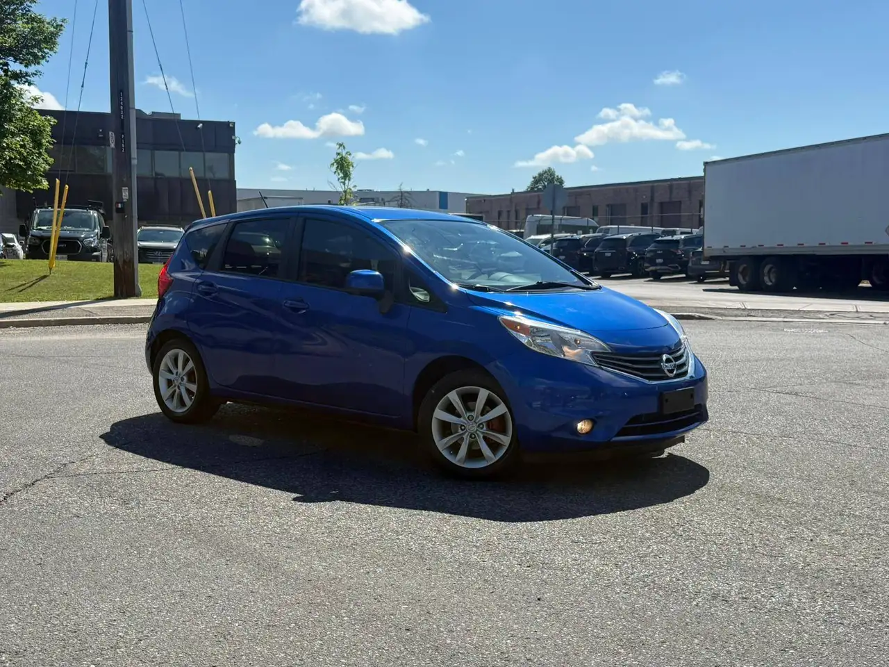 Nissan Versa снимка Nissan Versa