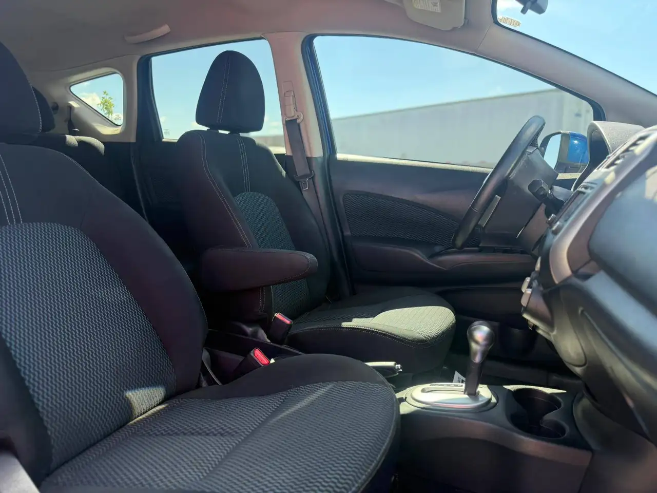 Nissan Versa снимка Nissan Versa