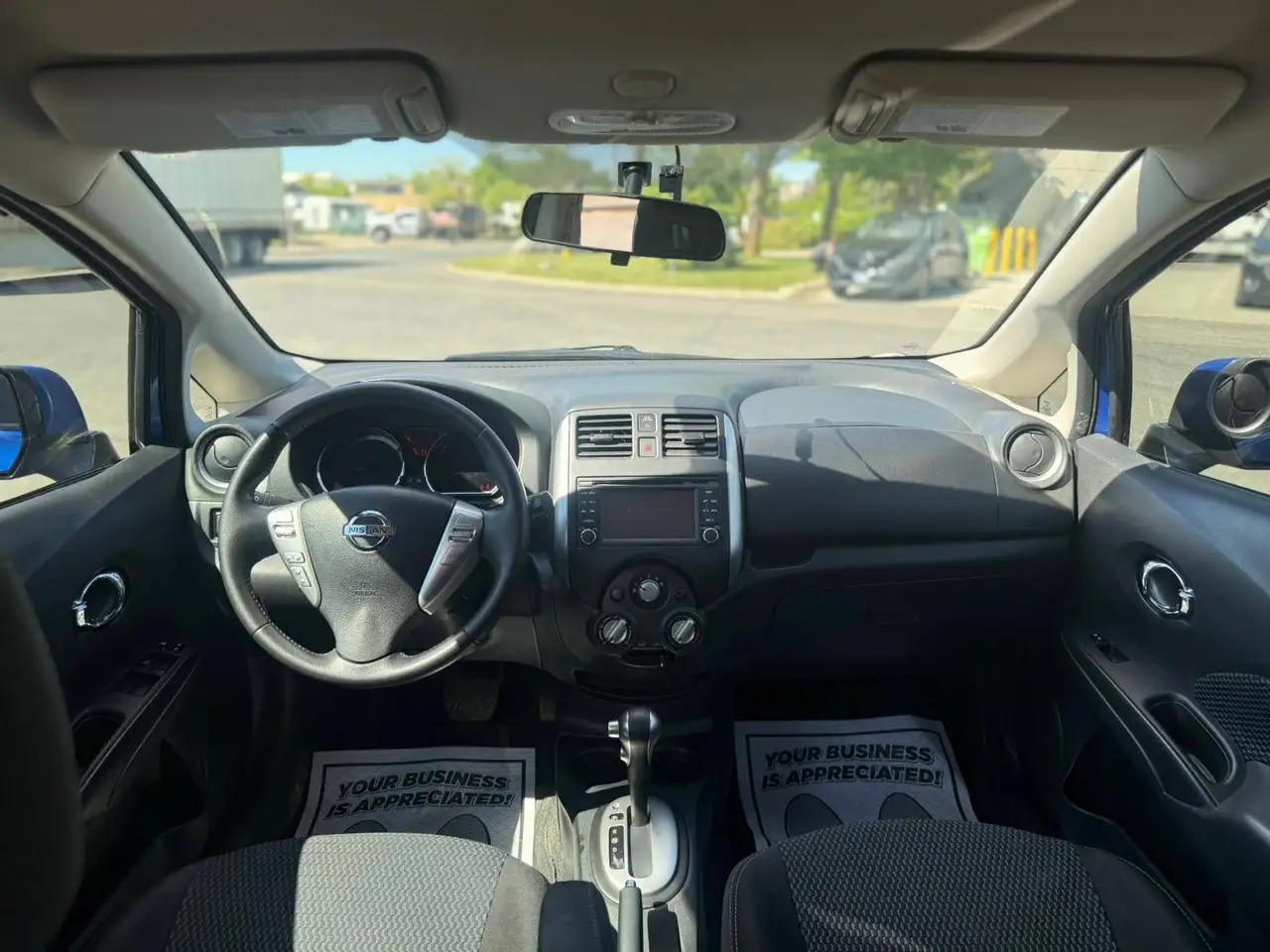 Nissan Versa снимка Nissan Versa