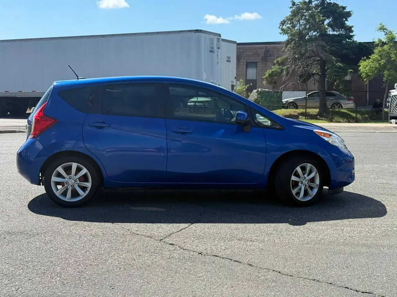 Nissan Versa снимка Nissan Versa