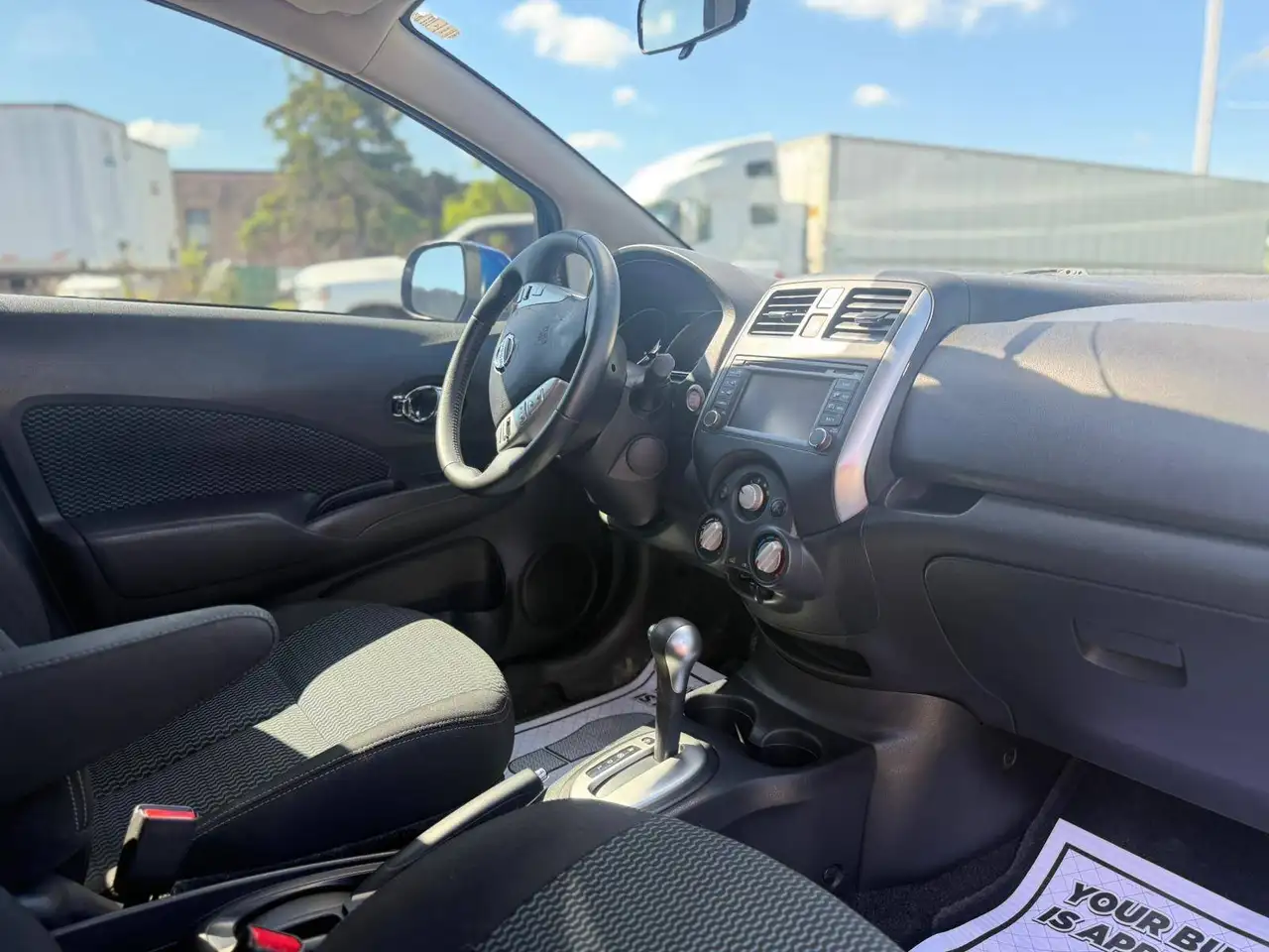 Nissan Versa снимка Nissan Versa