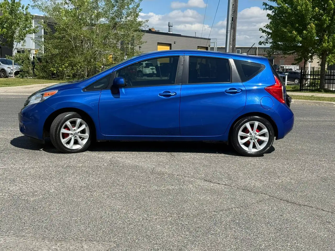 Nissan Versa снимка Nissan Versa