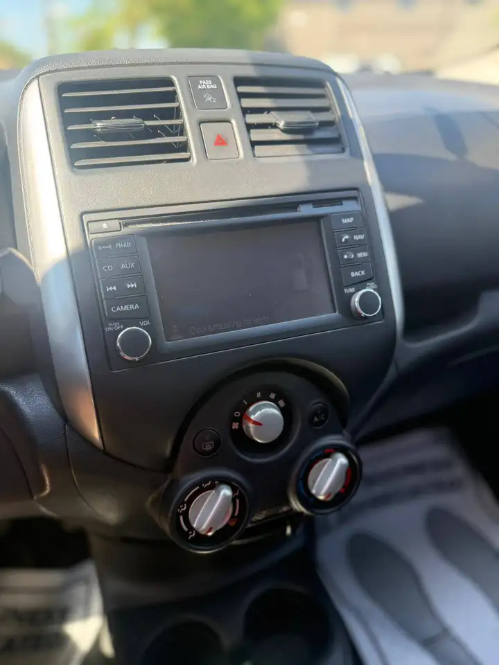Nissan Versa снимка Nissan Versa