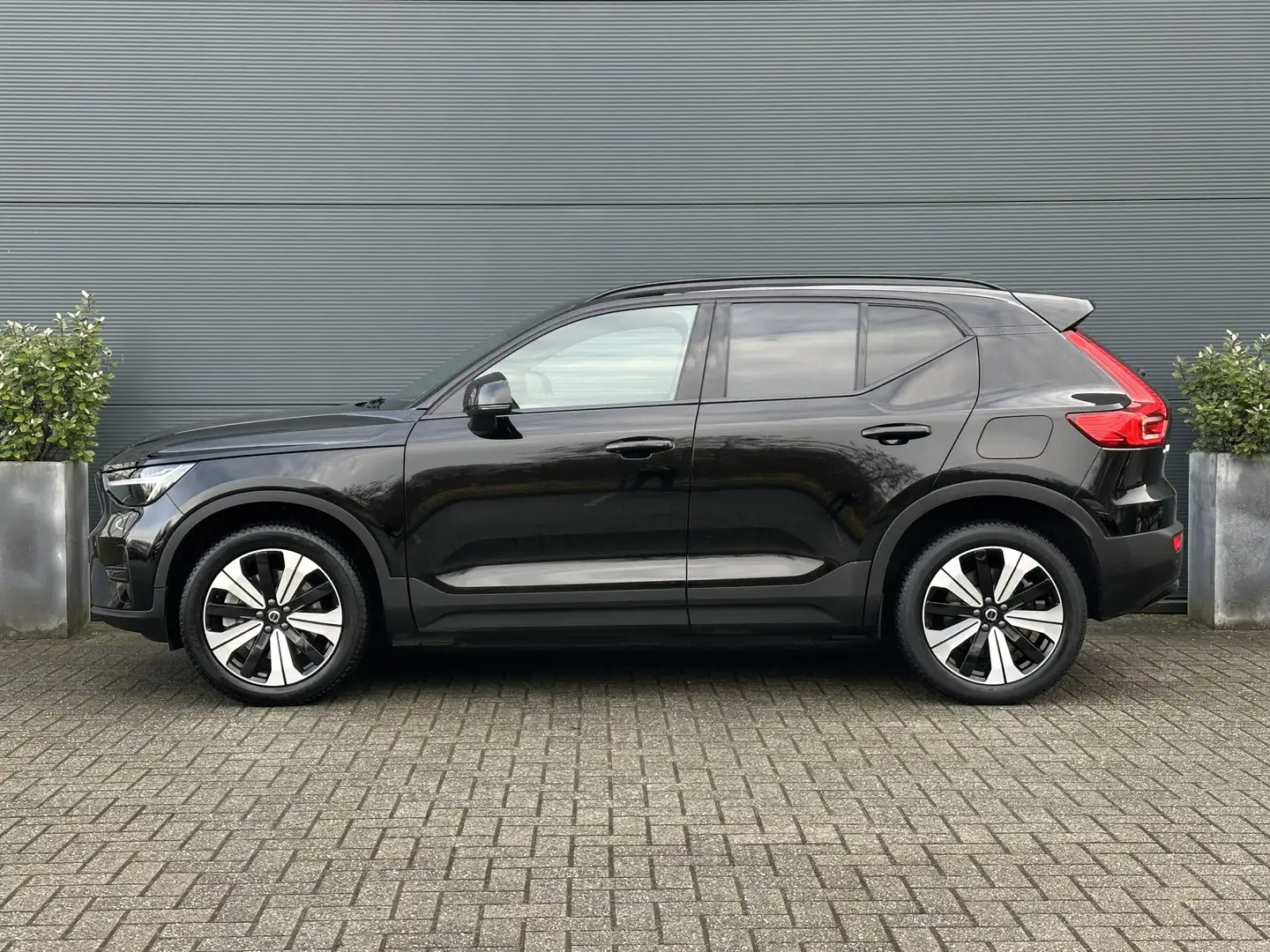 Volvo XC40 Recharge Plus 70 kWh | Achteruitrijcamera | Cruise Noir - 2