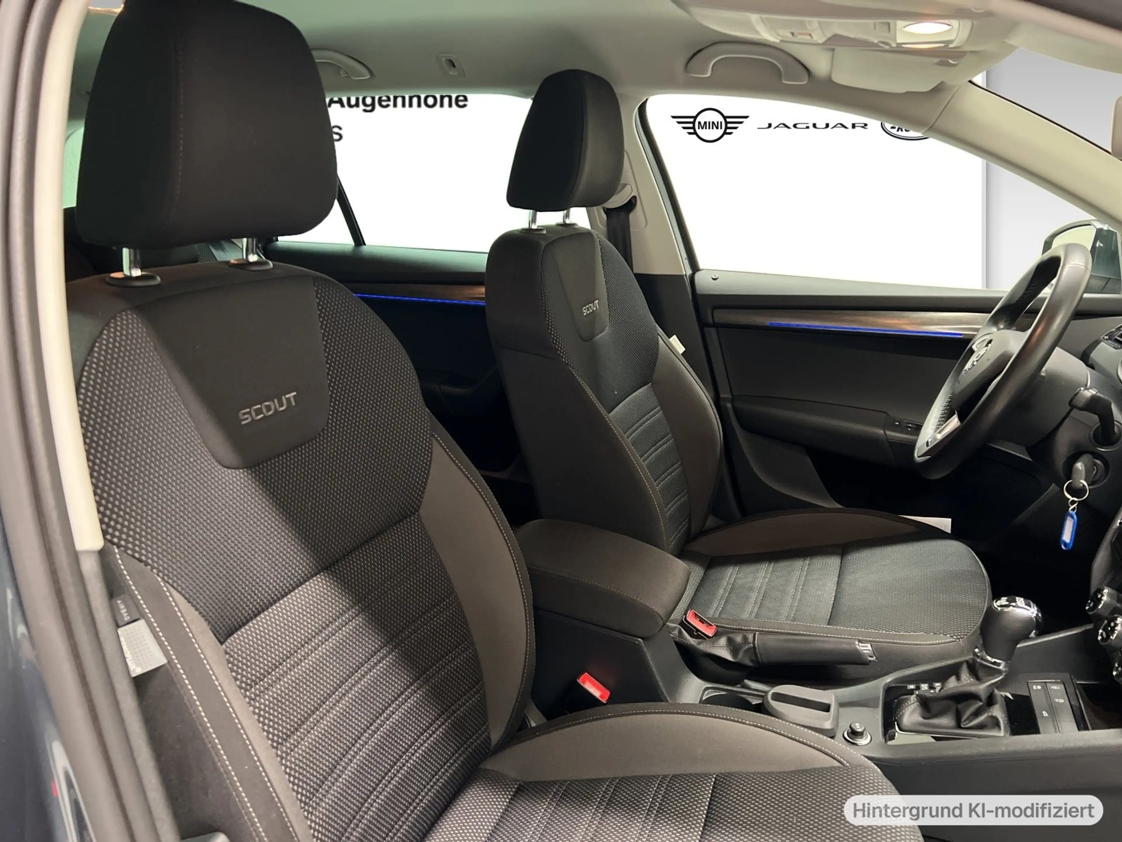 Skoda Octavia Combi 2.0 TDI 4x4 DSG Scout DAB LED RFK — photo 6
